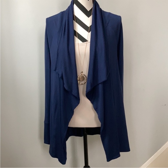 Lilly Pulitzer Elyssa Wrap in True Navy - Picture 4 of 7